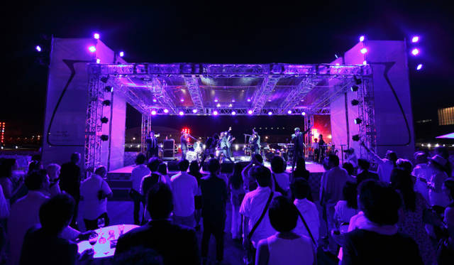 <strong>Lexus Spindle Night｜レクサス スピンドル ナイト</strong><br />東京スカパラダイスオーケストラによるライブで、会場の盛り上がりは最高潮に