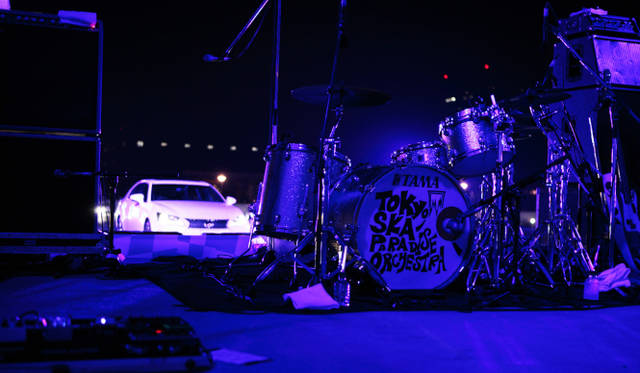 <strong>Lexus Spindle Night｜レクサス スピンドル ナイト</strong><br />東京スカパラダイスオーケストラによるライブで、会場の盛り上がりは最高潮に