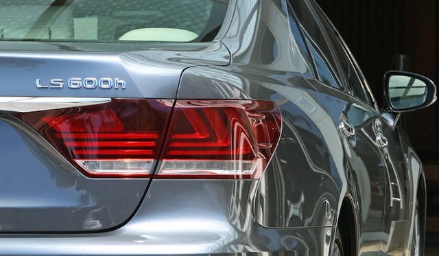 <strong>LEXUS LS600h F Sport｜レクサス LS600h Fスポーツ</strong>