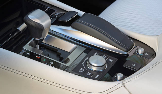 <strong>LEXUS LS600h F SPORTS｜レクサス LS600h Fスポーツ</strong>