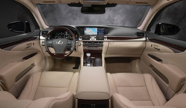 <strong>LEXUS LS460｜レクサス LS460</strong>