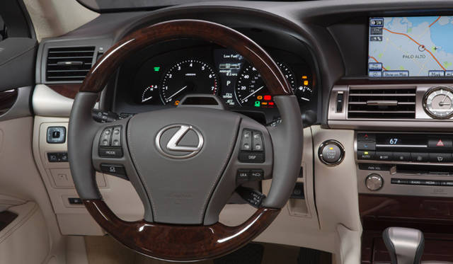<strong>LEXUS LS460｜レクサス LS460</strong>