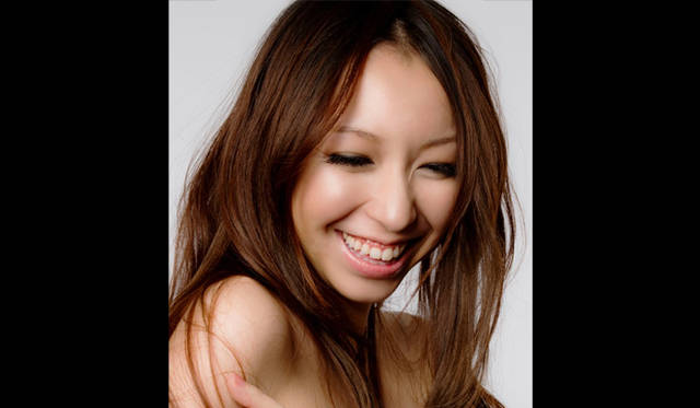 <strong>DJ AYUMi</strong>　