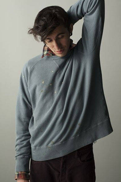 <strong>FILL THE BILL｜フィル ザ ビル</strong>　2012-13年秋冬コレクション　OLD WASH SWEATER 2万3100円、STANDARD CHECK WORK SHIRTS 1万8900円、FIVE POCKET MOLESKIN PANTS 2万1000円