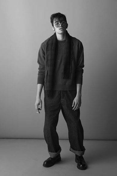 <strong>FILL THE BILL｜フィル ザ ビル</strong>　2012-13年秋冬コレクション　OLD WASH SWEATER 2万3100円、GROSS OVER ALL 3万6750円