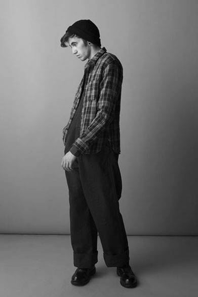 <strong>FILL THE BILL｜フィル ザ ビル</strong>　2012-13年秋冬コレクション　STANDARD CHECK WORK SHIRTS 1万8900円、OLD YARN THERMAL U-NECK 1万3650円、GROSS OVER ALL 3万6750円