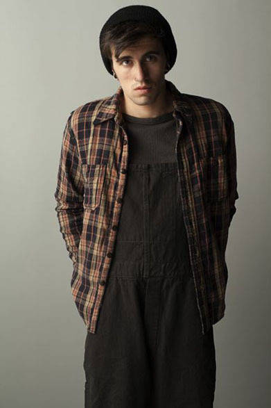 <strong>FILL THE BILL｜フィル ザ ビル</strong>　2012-13年秋冬コレクション　STANDARD CHECK WORK SHIRTS 1万8900円、OLD YARN THERMAL U-NECK 1万3650円、GROSS OVER ALL 3万6750円