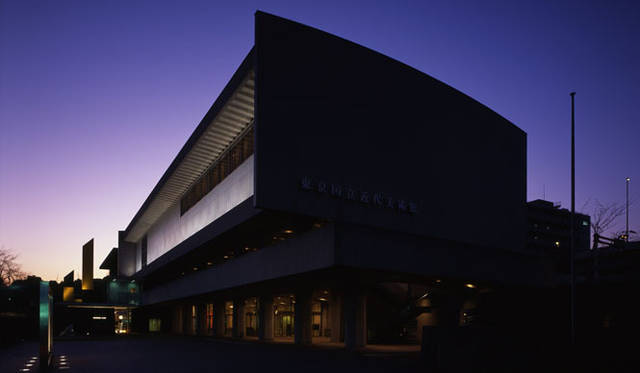 <strong>東京国立近代美術館60周年記念企画</strong>　東京国立近代美術館(本館)外観 夜の写真　Photo:上野則宏