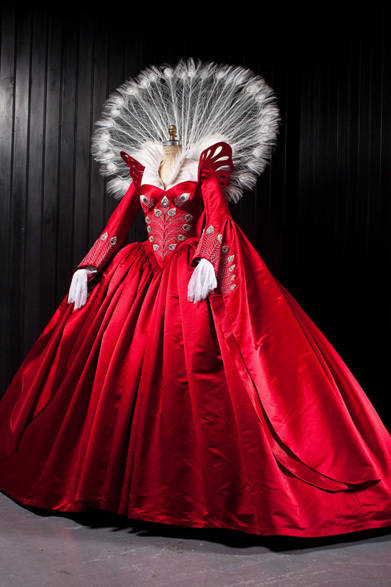 <strong>SWAROVSKI│スワロフスキー</strong>　Evil Queen Ball Gown Dress Jan Thijs made with SWAROVSKI ELEMENTS　©2012 Relativity Media