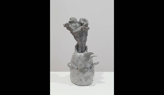 <strong>ART│『ホームアゲイン－Japanを体験した10人のアーティスト』展</strong><br />エリカ・ヴェルズッティ<br />「カルボナーダ」／2010年／コンクリート、ガラスビーズ／32.0 x 13.0 x 13 .0cm  撮影：木奥惠三 