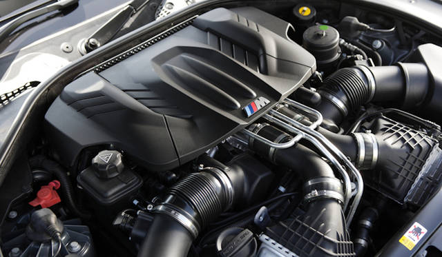 <strong>BMW M5｜ビー・エム・ダブリュー M5</strong><br />4.4リッターV8ツインスクロールツインターボエンジンは最高出力412kW（560ps） 最大トルク680Nmを発生する