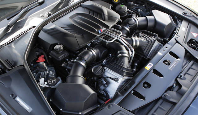 <strong>BMW M5｜ビー・エム・ダブリュー M5</strong><br />4.4リッターV8ツインスクロールツインターボエンジンは最高出力412kW（560ps） 最大トルク680Nmを発生する