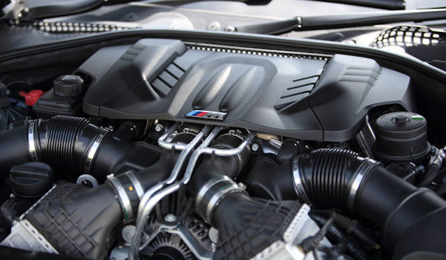 <strong>BMW M5｜ビー・エム・ダブリュー M5</strong><br />4.4リッターV8ツインスクロールツインターボエンジンは最高出力412kW（560ps） 最大トルク680Nmを発生する