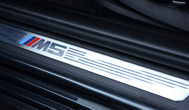 <strong>BMW M5｜ビー・エム・ダブリュー M5</strong>