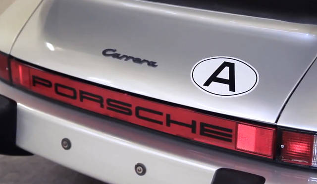 <strong>Porshce Museum Secrets｜ポルシェ ミュージアム シークレッツ</strong>　ポルシェ 911 ターボの第1号車　バッヂはTurboではなくCarrera