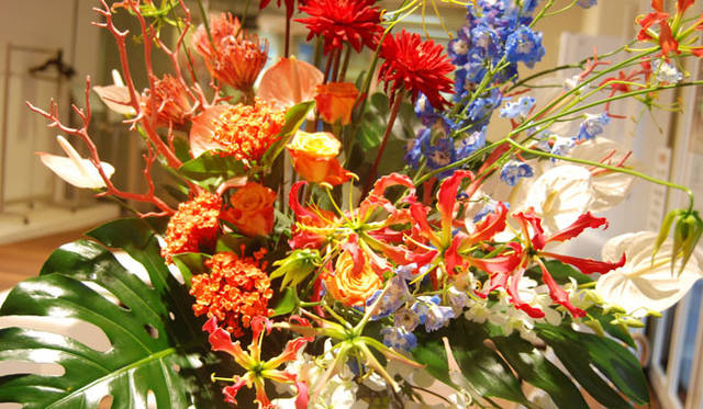 <strong>和気雅美｜FLORALUXE</strong>　青い海と輝く太陽に映えるVacance Flower“Marine Rich”