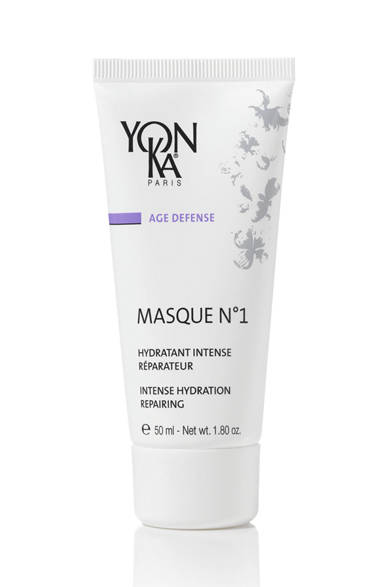 疲れた夜に、シートタイプや拭き取り、洗い流すタイプのマスクは面倒……という方にお薦めなのがこのマスク。究極の乾燥地帯である砂漠に生息し、みずから細胞の水分量をコントロールして最適な保湿レベルを維持する植物、チガヤの水分センサーが細胞の隅々、奥深くにまでしっかりと水分を届けて集中保湿。肌の深部の水分量を上昇させるだけでなく、エイジングケア成分、ダメージ修復成分もたっぷり配合。入浴後のお手入れはこれ1本、夜塗って寝るだけで特別な保湿＆修復ケアが完了する。<br /><br />マスク N°1 [50mL] 9660円<br /><br />ヨンカ<br />Tel. 03-6447-1187<br />http://www.yonka.jp