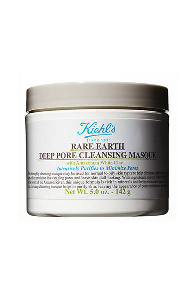 “マジックアース”と呼ばれるアマゾンホワイトクレイの豊かな恵みがつまったマスクが今年5月にリニューアル発売された。アマゾン川の土は雨季の数カ月間、洪水によって熱帯雨林の葉々や多様なフルーツ、種などから豊富な栄養を蓄え、岩や土、砂利などからミネラルをたっぷり吸収。4000マイルの長旅の末に生まれるリッチな土こそ、アマゾンホワイトクレイである。この粒子の細かいホワイトクレイや海底の土壌から抽出される老廃物除去成分により、毛穴の開きの原因である過剰な皮脂や古い角質を効果的に洗い流し、引き締め。すべての肌を驚くほどなめらかで清潔な肌へと導いていく。<br /><br />キールズ レアアース マスク [142g] 3675円 <br /><br />キールズ<br />Tel. 03-6911-8562<br />http://www.kiehls.jp