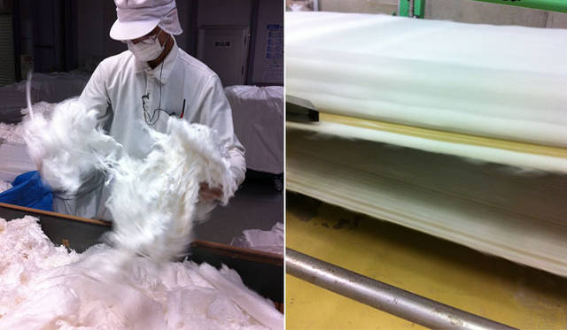 　左／原綿をほぐす作業。右／幾層にも重ねられたコットン。10cm以上の厚みがありそう