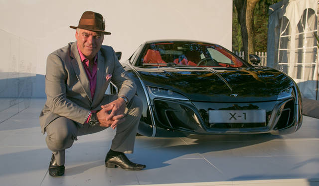 <strong>McLaren X-1｜マクラーレン X-1</strong><br />デザインディレクター フランク・ステファンソン氏とともに　氏はBMWでは「MINI」、「X5」、フェラーリでは「F430」、マセラッティでは「クアトロポルテ」を手がけているデザイナーだ