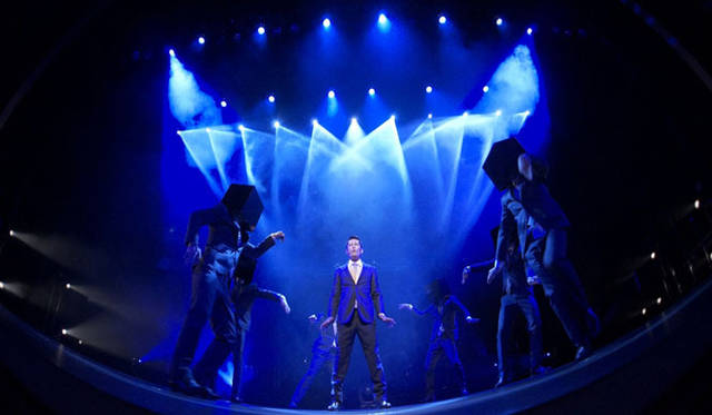 <strong>GRINDER-MAN｜グラインダーマン</strong>　須藤元気率いるダンスパフォーマンスユニット「WORLD ORDER」のライブ公演演出および振付協力　撮影：能見潤一郎