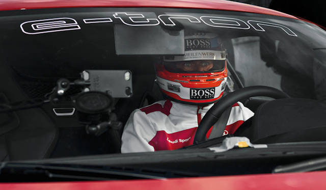 <strong>Audi R8 e-tron｜アウディ R8 イートロン</strong><br />タイムアタックのドライバーを務めたMartin Winkelhock