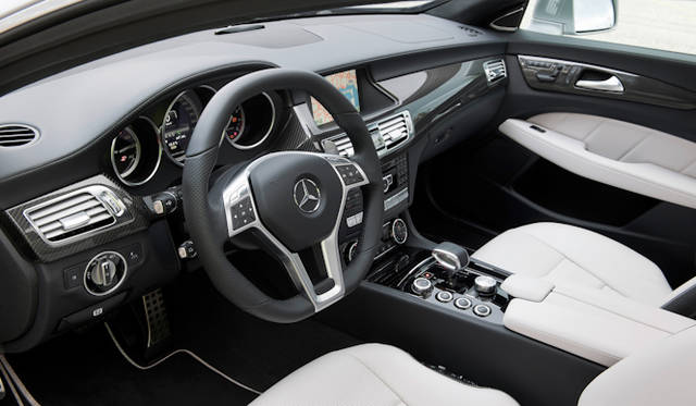 <strong>Mercedes-Benz CLS 63 AMG Shooting Brake｜メルセデス・ベンツ CLS シューティングブレイク</strong><br />0-100km/h加速 4.4秒（Edition 1では4.3秒）というAMGバージョン　価格は11万7,512.50ユーロ（約1,158万円）と設定された
