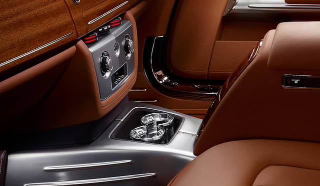 <strong>Rolls-Royce Phantom Coupe Aviator Collection｜<br />ロールス・ロイス ファントム クーペ アビエーター コレクション</strong>