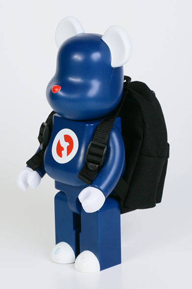 <strong>OUTDOOR PRODUCTS</strong>　400％ BE@RBRICK WITH OUTDOOR PRODUCTS MINI DAY-PACK<br>BE@RBRICK TM & © 2001-2012 MEDICOM TOY CORPORATION. All rights reserved.
