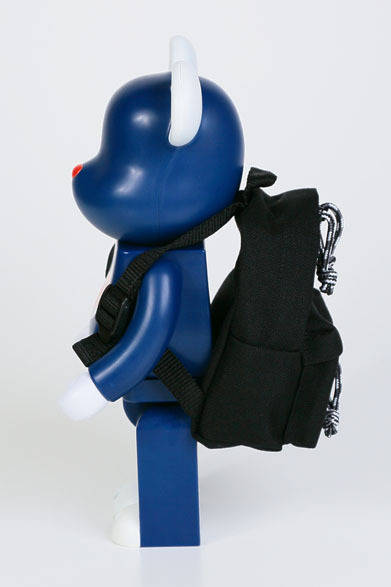 <strong>OUTDOOR PRODUCTS</strong>　400％ BE@RBRICK WITH OUTDOOR PRODUCTS MINI DAY-PACK<br>BE@RBRICK TM & © 2001-2012 MEDICOM TOY CORPORATION. All rights reserved.