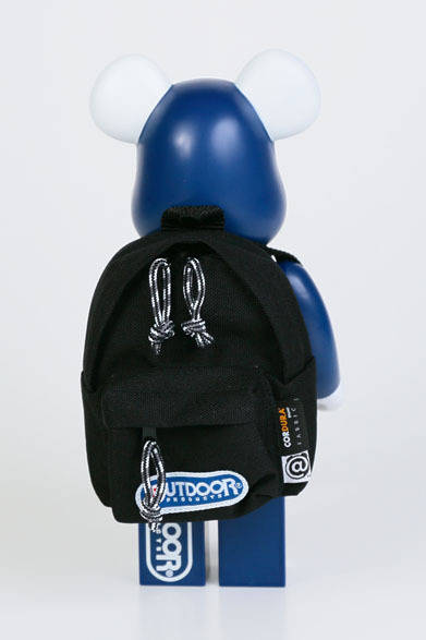 <strong>OUTDOOR PRODUCTS</strong>　400％ BE@RBRICK WITH OUTDOOR PRODUCTS MINI DAY-PACK<br>BE@RBRICK TM & © 2001-2012 MEDICOM TOY CORPORATION. All rights reserved.