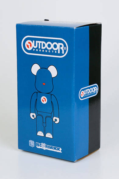 <strong>OUTDOOR PRODUCTS</strong>　400％ BE@RBRICK WITH OUTDOOR PRODUCTS MINI DAY-PACK<br>BE@RBRICK TM & © 2001-2012 MEDICOM TOY CORPORATION. All rights reserved.