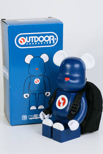 <strong>OUTDOOR PRODUCTS</strong>　400％ BE@RBRICK WITH OUTDOOR PRODUCTS MINI DAY-PACK<br>BE@RBRICK TM & © 2001-2012 MEDICOM TOY CORPORATION. All rights reserved.