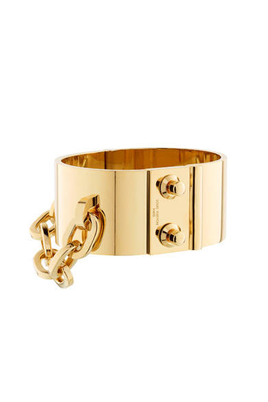 <strong>LOUIS VUITTON│ルイ・ヴィトン</strong>　メタルカフ「カフ・ロック ミー」9万8700円　© LOUIS VUITTON /JEAN MARC CEDILE