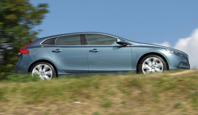 <strong>Volvo V40｜ボルボV40</strong>