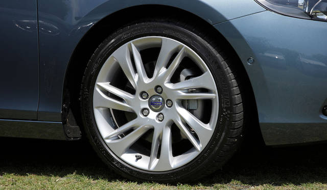 <strong>Volvo V40｜ボルボV40</strong>