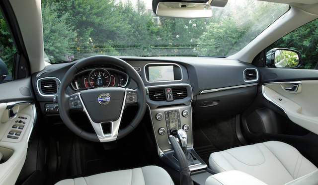 <strong>Volvo V40｜ボルボV40</strong>