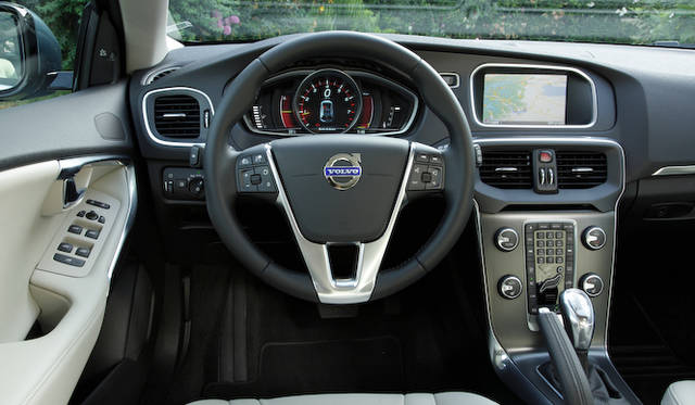 <strong>Volvo V40｜ボルボV40</strong>