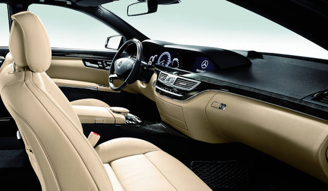 <strong>Mercedes-Benz S-Class S 550 BlueEFFICIENCY long GrandEdition<br />メルテゼス・ベンツ Sクラス S 550 ブルーエフィシエンシー ロング グランドエディション</strong>