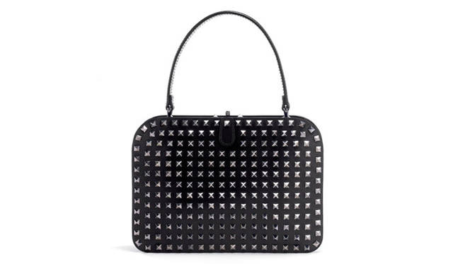 <strong>VALENTINO GARAVANI│ヴァレンティノ ガラヴァーニ</strong>　 全面にルテニウムスタッズがあしらったハンドバッグ [ W28 ×H19.5× D6.5cm]  35万9100円