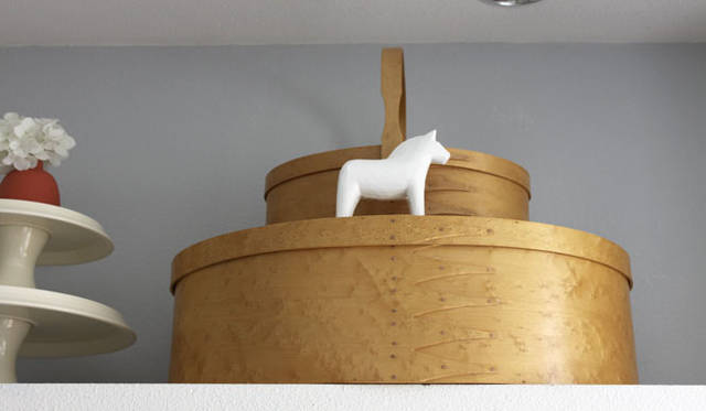 <strong>Yoko Ueno Lewis｜暮らしノート｜収納のためのマジカルミステリーツアー</strong>　シェイカーのバスケットは、かなりの収納力