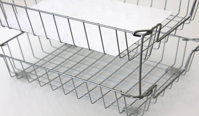 <strong>Yoko Ueno Lewis｜暮らしノート｜収納のためのマジカルミステリーツアー</strong>　前の写真とおなじでジョイントのワイヤーのデザインが異なるタイプ