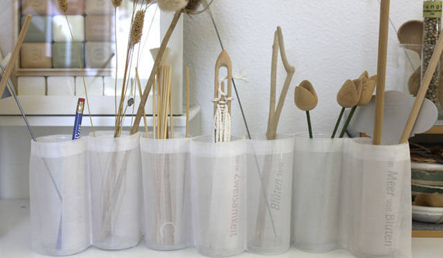 <strong>Yoko Ueno Lewis｜暮らしノート｜収納のためのマジカルミステリーツアー</strong>　細長い小さなものもディスプレイ型収納