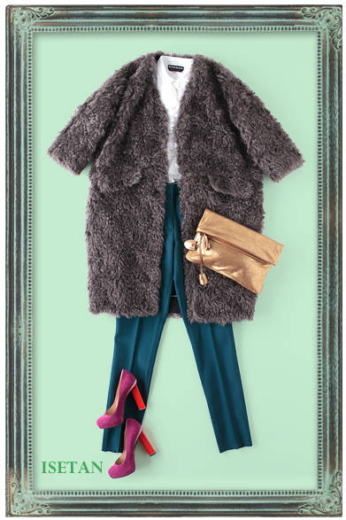 柔らかい色味のファーコートにはセンタープレスのパンツとシャツでシャープに。存在感のあるパンプスなどを投入して普段より女らしいスタイリングを。<br /><br />伊勢丹新宿店<br />東京都新宿区新宿3-14-1<br />Tel. 03-3352-1111[大代表]