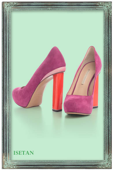 すでに定番デザインとなりつつあるプラットフォームパンプスは、質感やカラーリングを楽しみたい。<br /><br />パンプス　7万9800円（｜ニコラス カークウッド／伊勢丹新宿店）<br /><br />伊勢丹新宿店<br />東京都新宿区新宿3-14-1<br />Tel. 03-3352-1111[大代表]