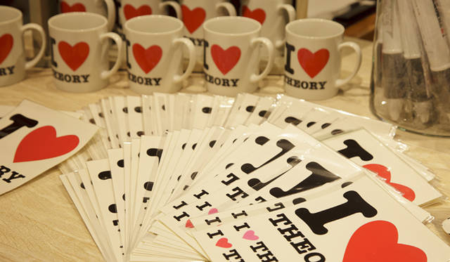 <strong>theory｜セオリー</strong>　I LOVE THEORYグッズの数々