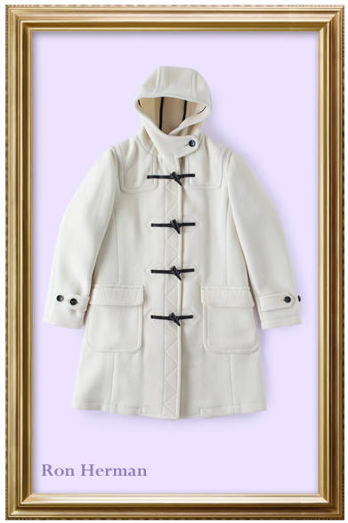 肉厚な素材感は、やや起毛させた風合いが柔らかい肌触り。上品で温かみがあり、どんなシーンにも映えるのがうれしい。<br /><br />ダッフルコート9万3450円（Grenfell for Ron Herman｜グレンフェル フォー ロンハーマン）<br /><br />ロンハーマン<br />東京都渋谷区千駄ヶ谷2-11-1<br />Tel. 03-3402-6839