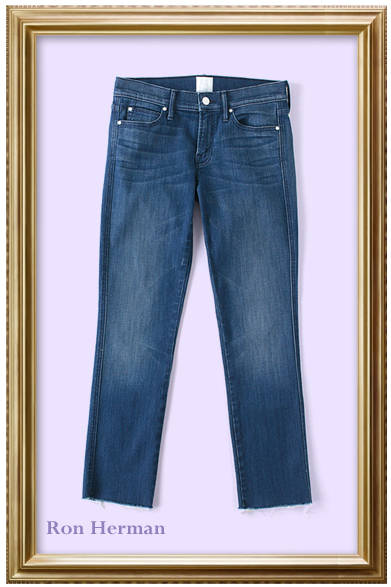 デニム素材にニット編みの手法を取り入れることで、カシミアのような柔らかな穿き心地をかなえてくれる美脚デニム。<br /><br />クロップドデニム　2万6250円（Mother Loves Ron Herman｜マザー ラブズ ロンハーマン）<br /><br />ロンハーマン<br />東京都渋谷区千駄ヶ谷2-11-1<br />Tel. 03-3402-6839