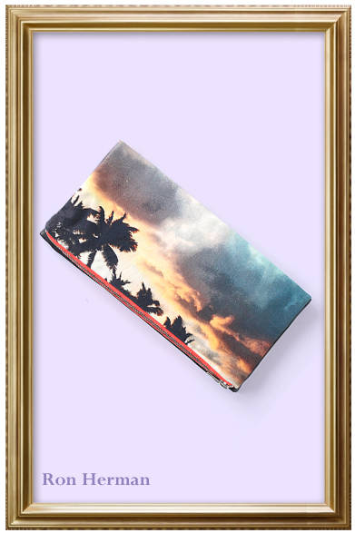 ナチュラルでヘルシー、楽しい気持ちを運んできてくれるクラッチ。<br /><br />バッグ　1万5750円（Dezso｜デッツォ）<br /><br />ロンハーマン<br />東京都渋谷区千駄ヶ谷2-11-1<br />Tel. 03-3402-6839