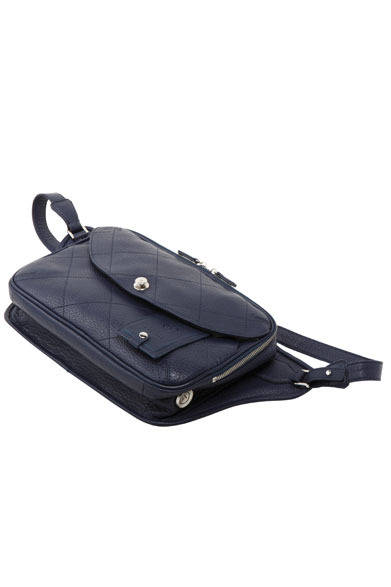 <strong>REALFLEET｜リアル・フリート</strong>　新ブランド「KENJI AMADANA」　「BAGTTERY (Bag + Battery)」ボディーバッグ 5万9000円（ブラック、チョコ、ネイビー）